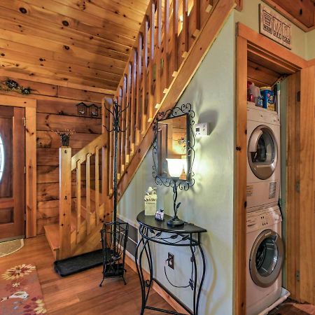 Вилла Cozy Nest Gatlinburg Cabin With Porch And Jacuzzi! Экстерьер фото