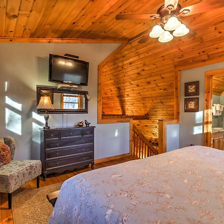 Вилла Cozy Nest Gatlinburg Cabin With Porch And Jacuzzi! Экстерьер фото