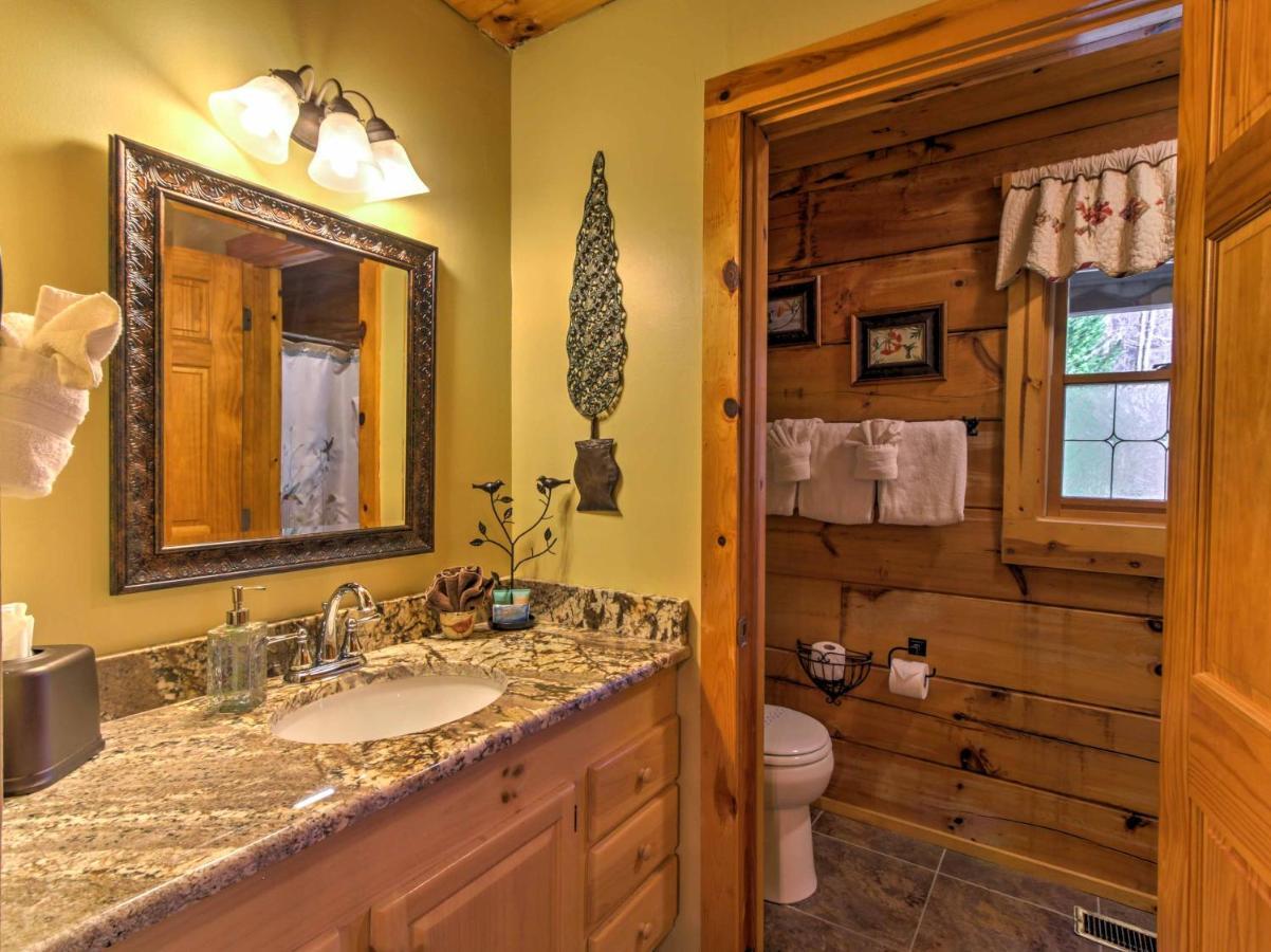 Вилла Cozy Nest Gatlinburg Cabin With Porch And Jacuzzi! Экстерьер фото