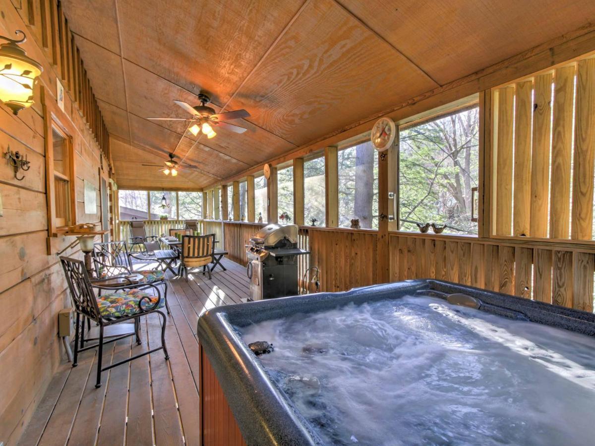 Вилла Cozy Nest Gatlinburg Cabin With Porch And Jacuzzi! Экстерьер фото
