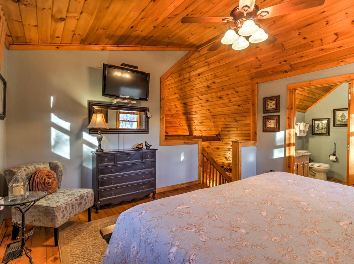 Вилла Cozy Nest Gatlinburg Cabin With Porch And Jacuzzi! Экстерьер фото