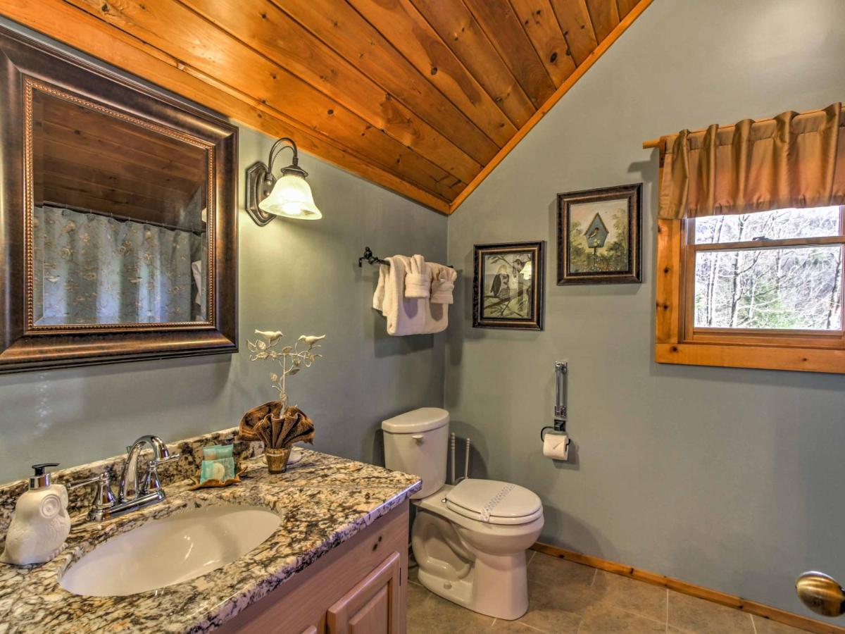Вилла Cozy Nest Gatlinburg Cabin With Porch And Jacuzzi! Экстерьер фото
